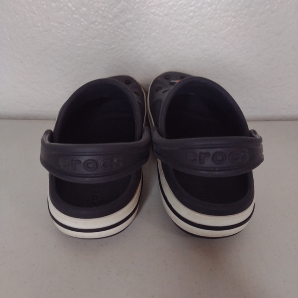 Crocs Bayaband Clogs Shoes Kids Youth Sz C9 Black White Spell Out Band With Pins - Picture 4 of 7
